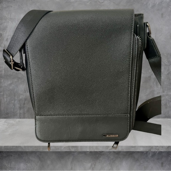 Aldo Unisex Messenger Bag/Crossbody - Picture 1 of 11